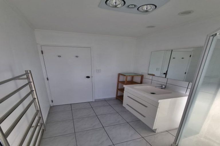 Photo of property in 3/88 Eversleigh Road, Belmont, Auckland, 0622