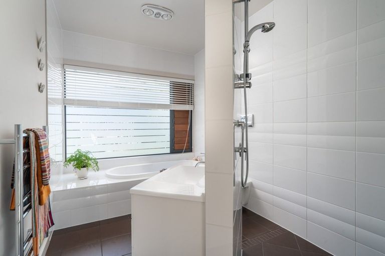 Photo of property in 3 Chestnut Grove, Acacia Bay, Taupo, 3385