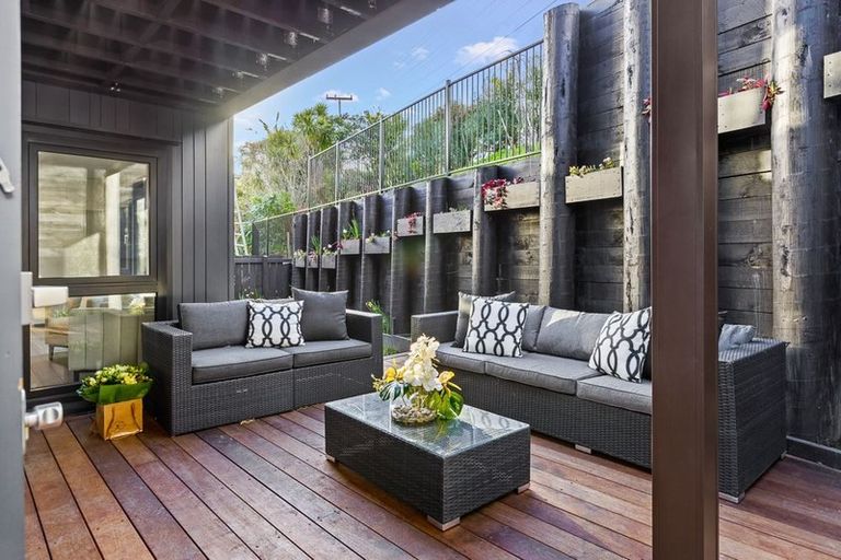 Photo of property in 48a Peter Terrace, Castor Bay, Auckland, 0620