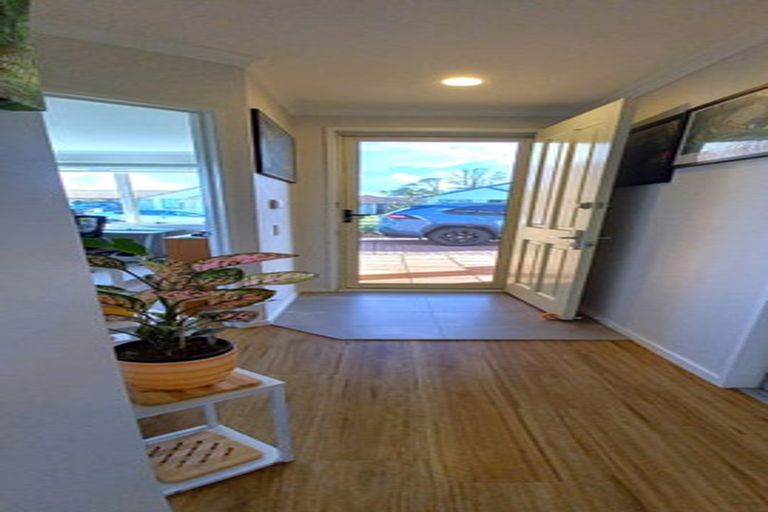 Photo of property in 4 Fernbrook Close, Burswood, Auckland, 2013