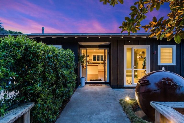 Photo of property in 373 Paremoremo Road, Paremoremo, Auckland, 0632