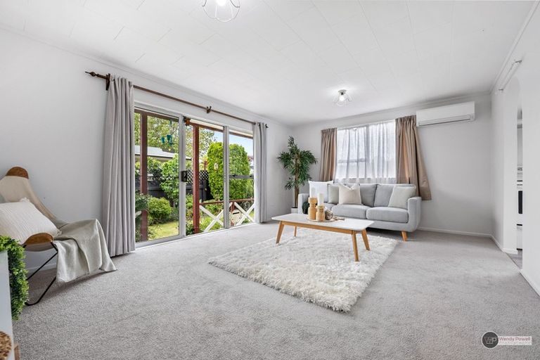 Photo of property in 38b Palmer Crescent, Silverstream, Upper Hutt, 5019