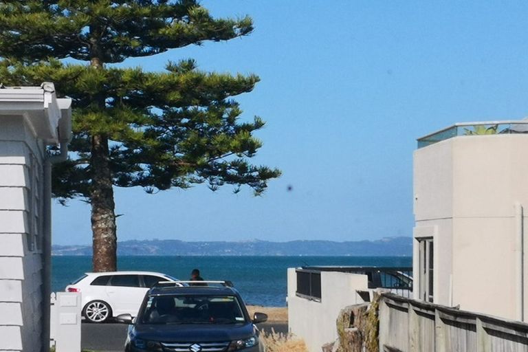 Photo of property in 20 The Esplanade, Eastern Beach, Auckland, 2012
