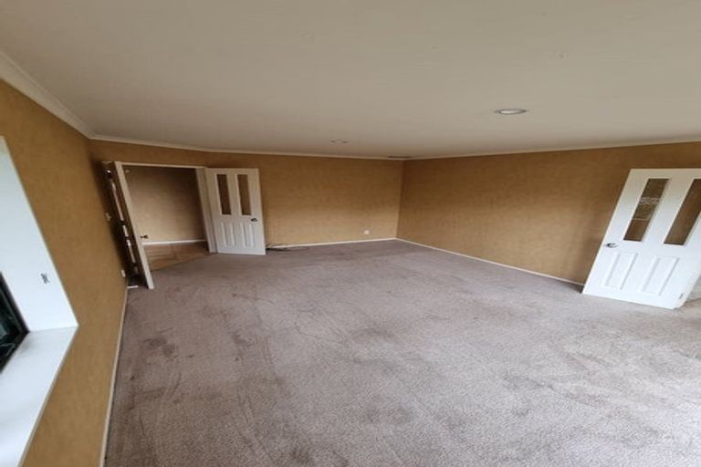 Photo of property in 3 Cricklade Terrace, Windsor Park, Auckland, 0632