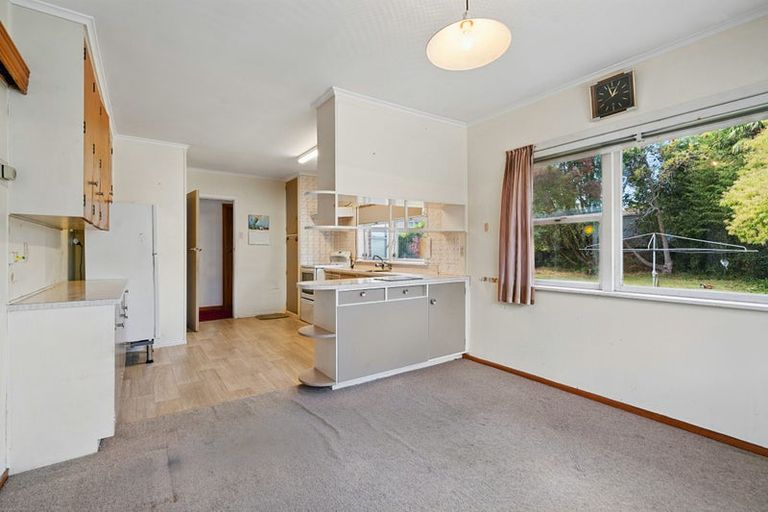 Photo of property in 18 Millbrook Road, Henderson, Auckland, 0612