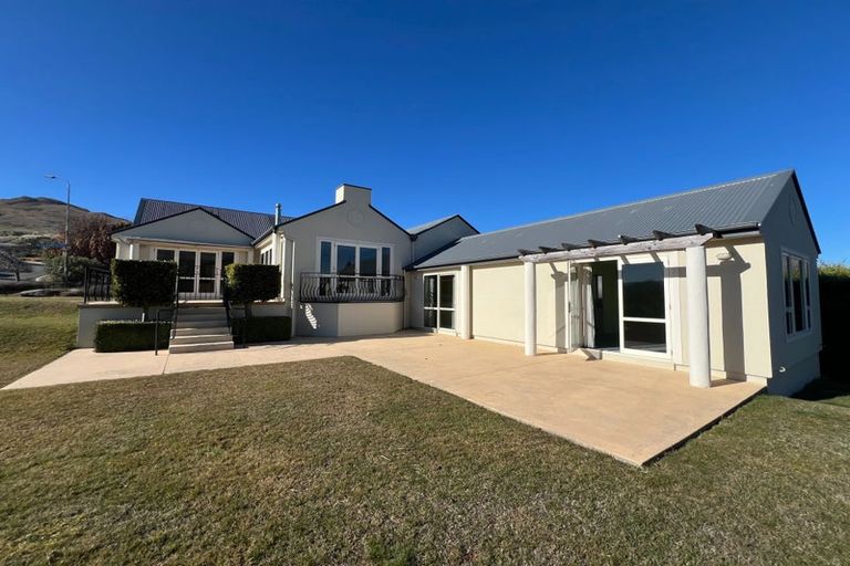 Photo of property in 2 Garland Terrace, Kelvin Heights, Queenstown, 9300