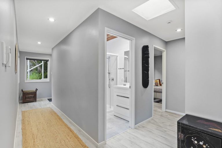 Photo of property in 19 Cascade Avenue, Waiatarua, Auckland, 0604