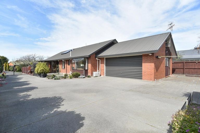 Photo of property in 7 Creese Place, Redwood, Christchurch, 8051