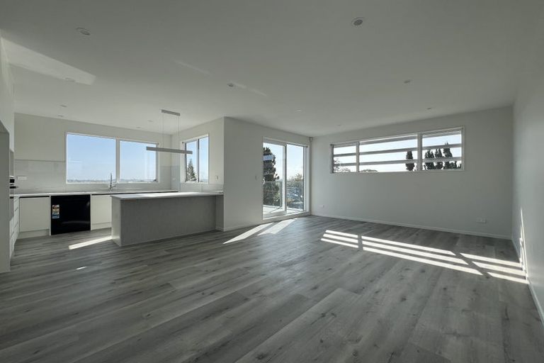 Photo of property in 319a East Coast Road, Mairangi Bay, Auckland, 0630