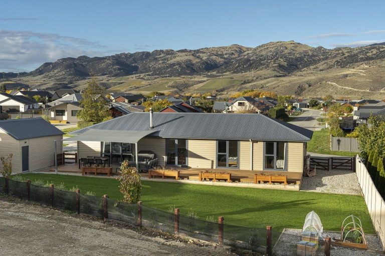 Photo of property in 21 Missy Crescent, Mount Pisa, Cromwell, 9383