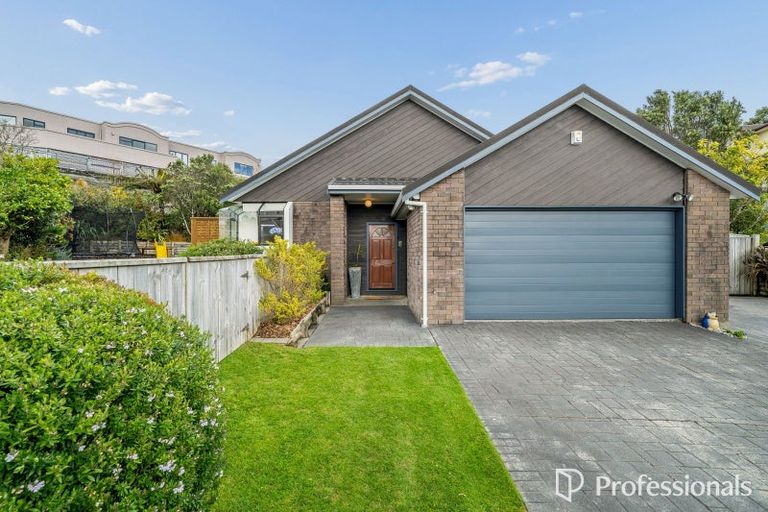 Photo of property in 13 Otamarau Grove, Maungaraki, Lower Hutt, 5010