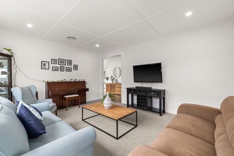 Photo of property in 19 Grooby Place, Havelock North, 4130