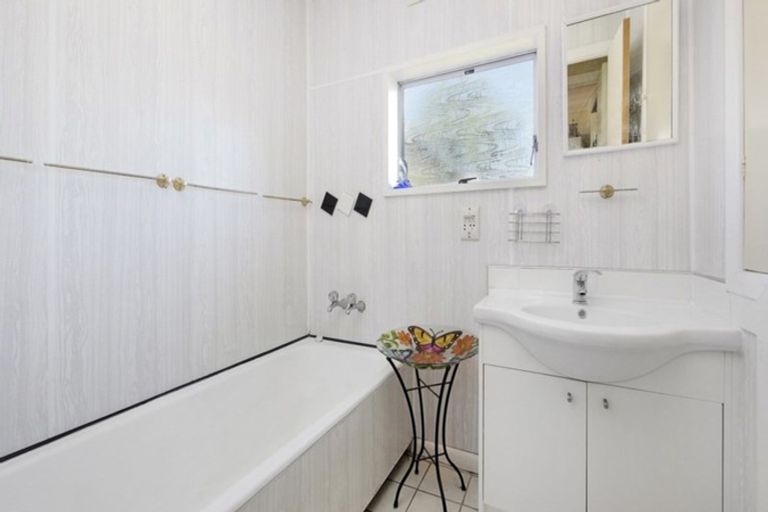 Photo of property in 16 Leeston And Lake Road, Leeston, 7632