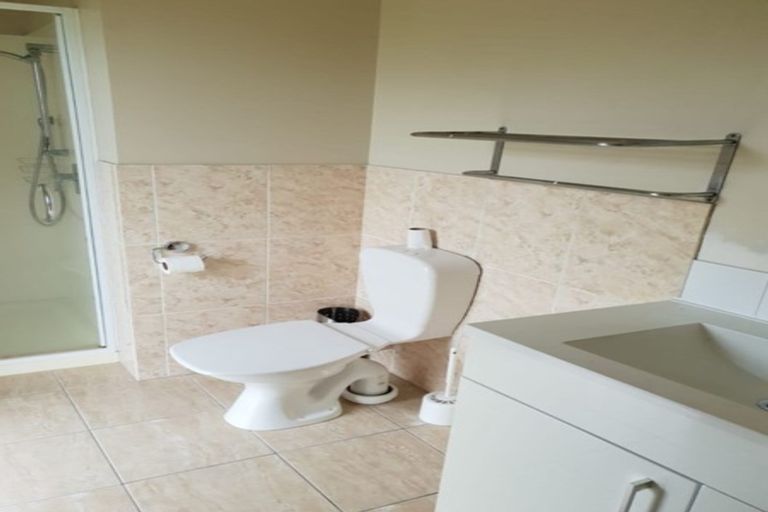 Photo of property in 28 Tussock Avenue, Mangere, Auckland, 2022