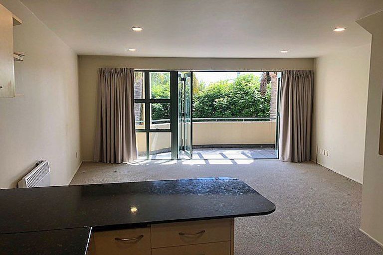 Photo of property in 11/1 Hillcrest Avenue, Hillcrest, Auckland, 0627