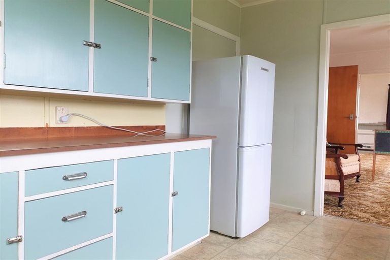 Photo of property in 5 Turakina Street, Merrilands, New Plymouth, 4312