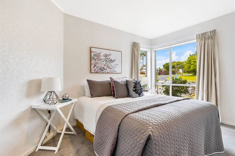 Photo of property in 1 Picasso Drive, West Harbour, Auckland, 0618