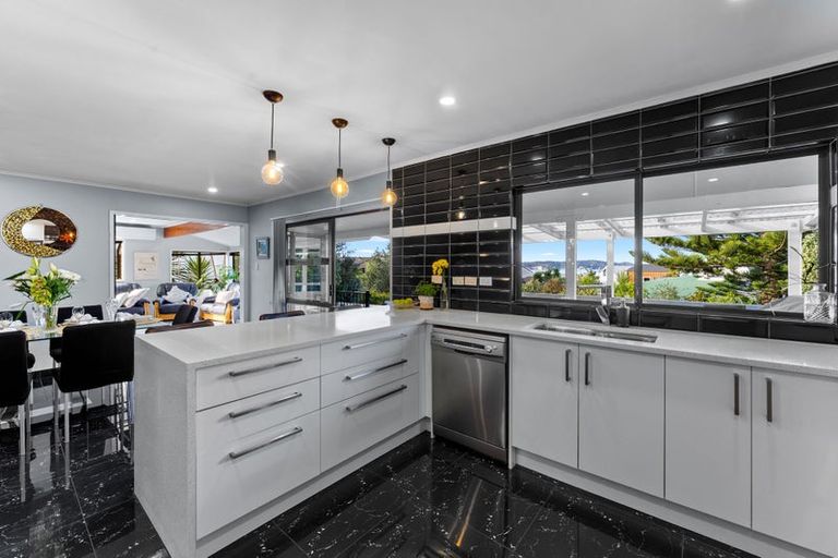 Photo of property in 34 Spinnaker Drive, Te Atatu Peninsula, Auckland, 0610