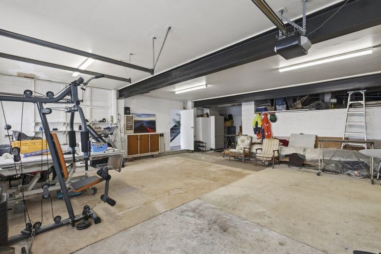 Photo of property in 5 Whitby Place, Westown, New Plymouth, 4310