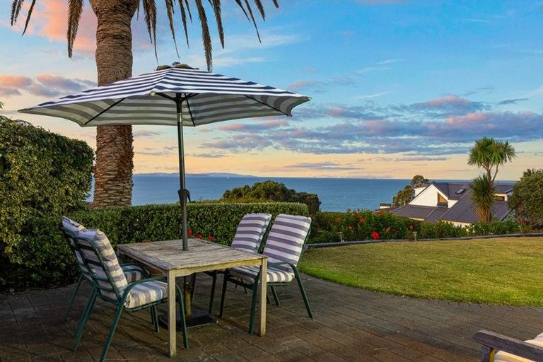 Photo of property in 30 Upper Chelverton Drive, Red Beach, 0932