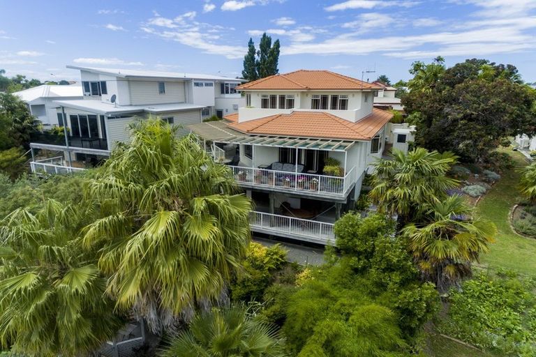 Photo of property in 8 Selwyn Road, Hospital Hill, Napier, 4110