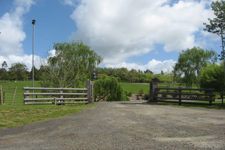 Photo of property in 40 Foster Road, Kumeu, 0891