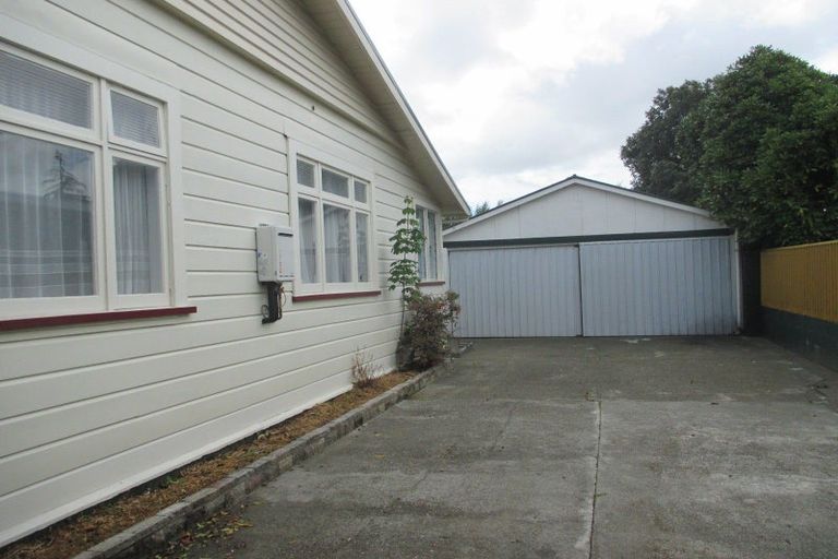 Photo of property in 43 Shamrock Street, Takaro, Palmerston North, 4412