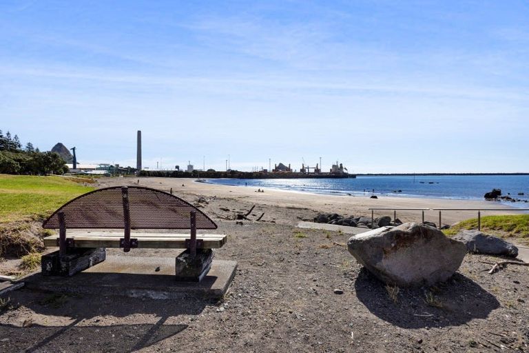 Photo of property in 22 Bayly Road, Moturoa, New Plymouth, 4310