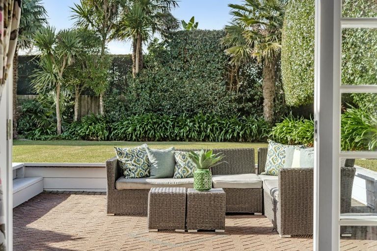 Photo of property in 207 Hurstmere Road, Takapuna, Auckland, 0622