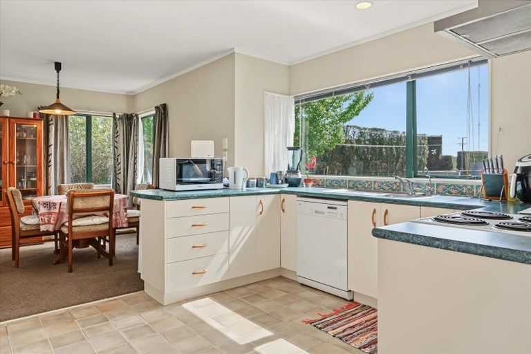 Photo of property in 2 Taupata Street, Paengaroa, 3189