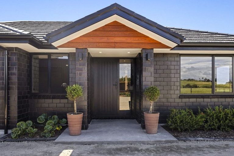 Photo of property in 8 Tikorangi Road East, Tikorangi, 4383