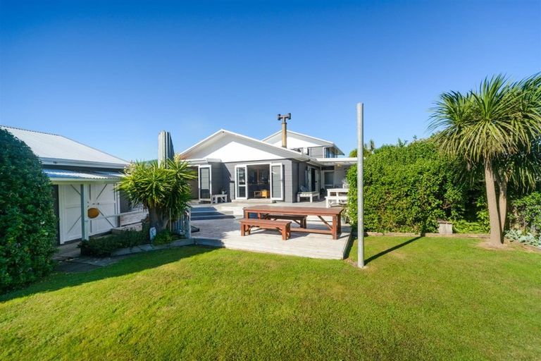 Photo of property in 1946 Parewanui Road, Parewanui, Bulls, 4894