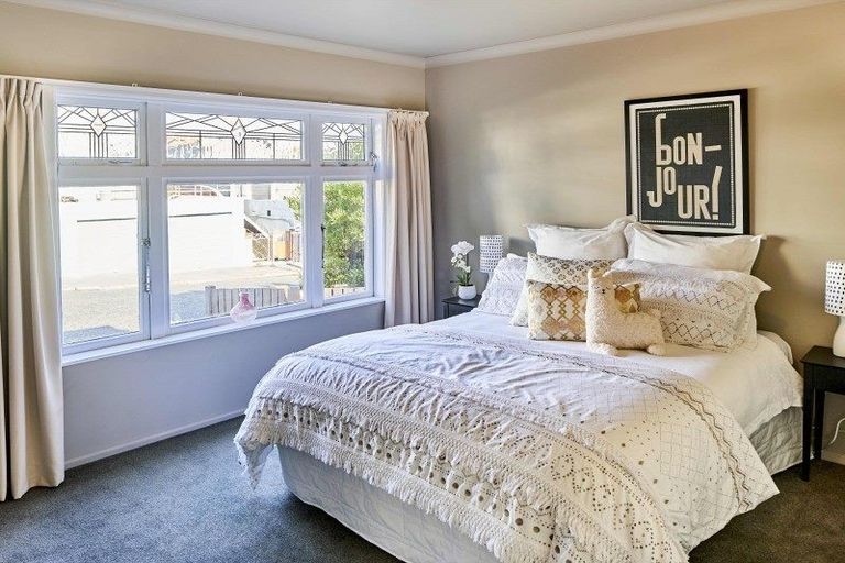 Photo of property in 9 Glendavar Street, Berhampore, Wellington, 6023