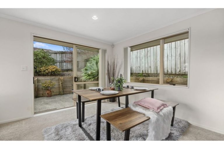 Photo of property in 37 Nimstedt Avenue, Oteha, Auckland, 0632