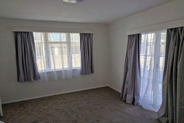 Photo of property in 3 Waters Place, New Lynn, Auckland, 0600