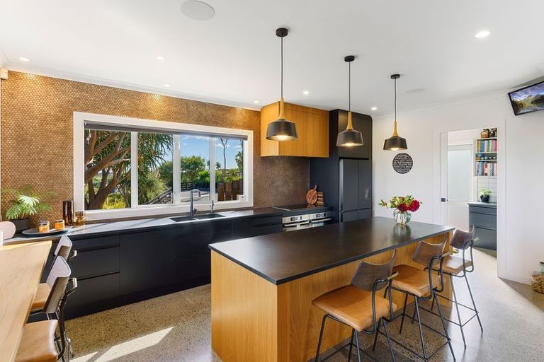 Photo of property in 36 Raukawa Road, Peka Peka, Waikanae, 5391