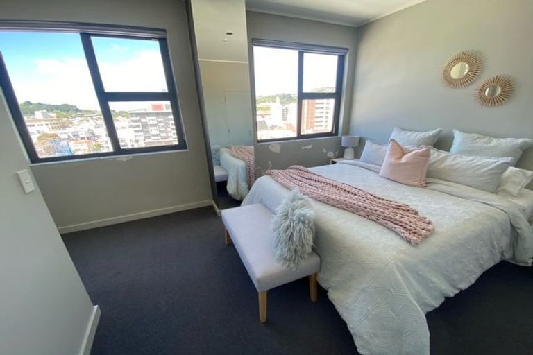 Photo of property in 17 Kent Terrace - Kent Apartments, 7d/16 Kent Terrace, Mount Victoria, Wellington, 6011