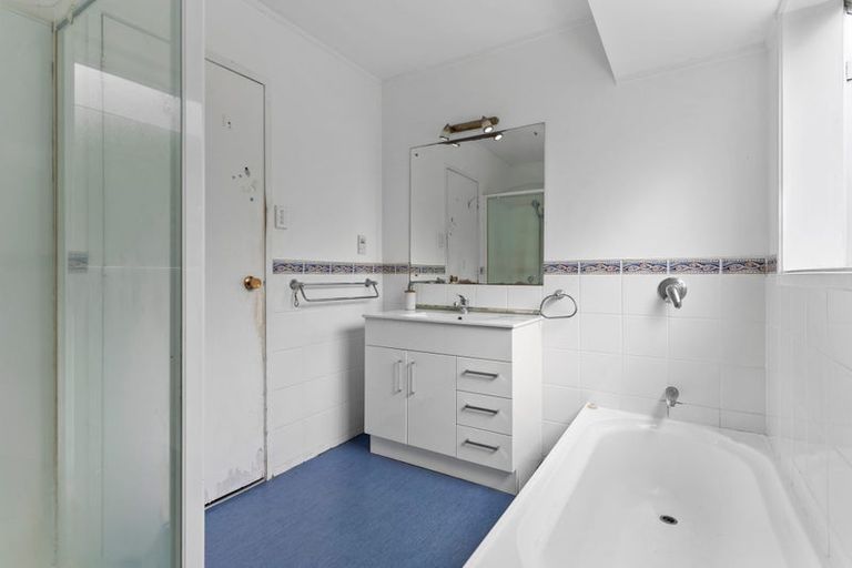 Photo of property in 9 Pankhurst Place, Sunnyvale, Auckland, 0612