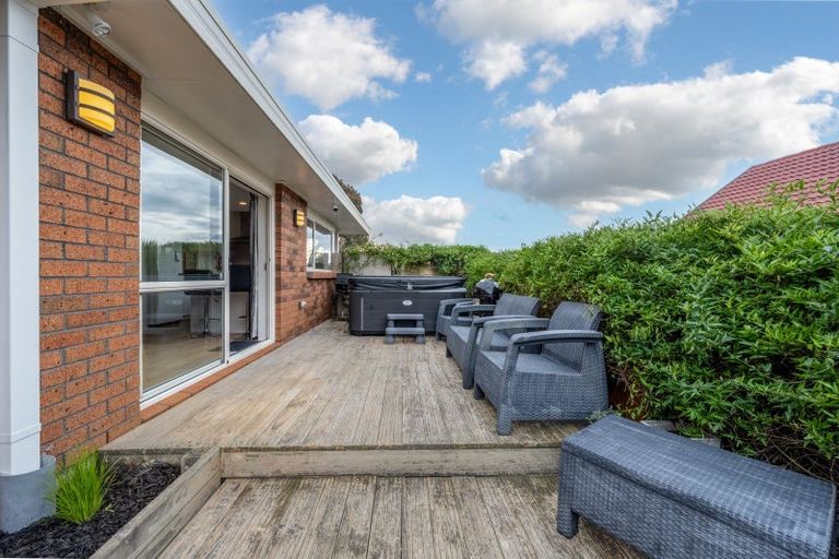 Photo of property in 17 Matterhorn Crescent, Northpark, Auckland, 2013