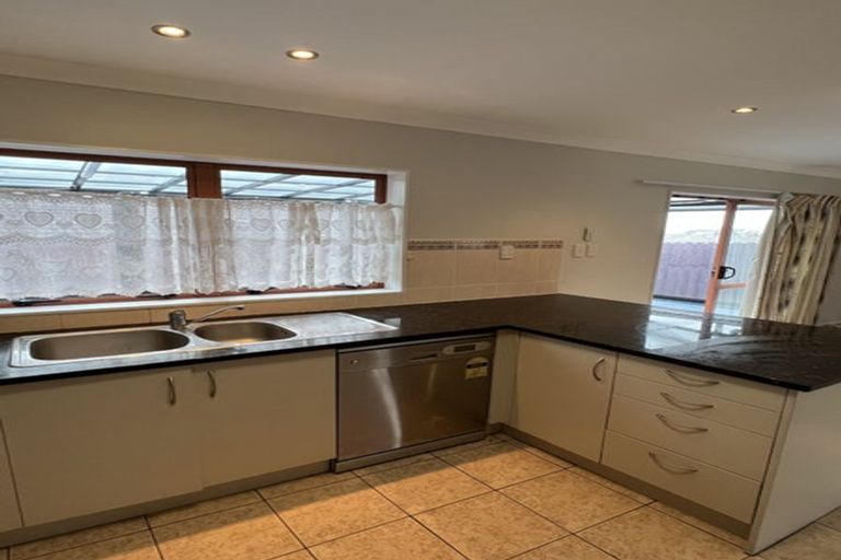 Photo of property in 67 Glenveagh Park Drive, Weymouth, Auckland, 2103