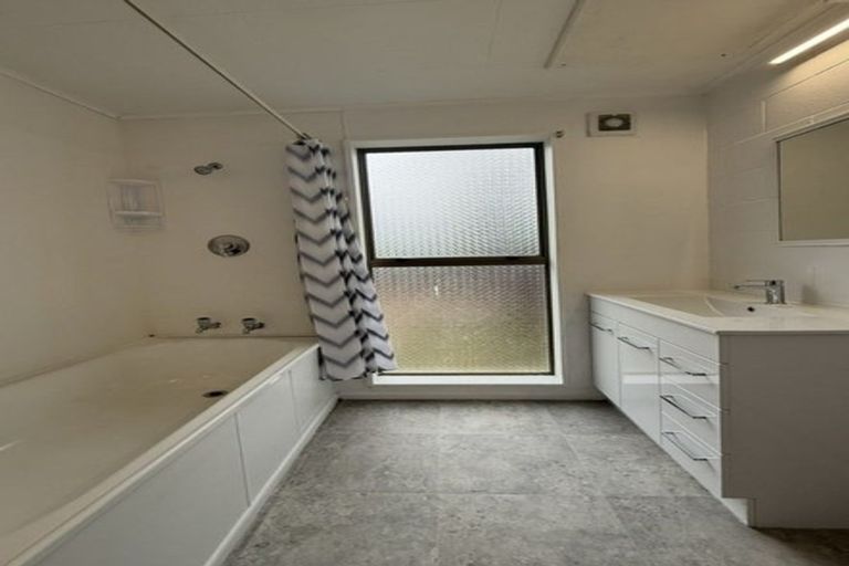 Photo of property in 27a Gemstone Drive, Birchville, Upper Hutt, 5018