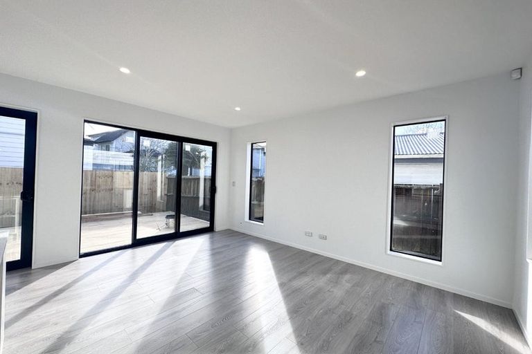 Photo of property in 3b Glennandrew Drive, Half Moon Bay, Auckland, 2012