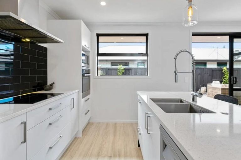 Photo of property in 11 Fuller Street, Papamoa Beach, Papamoa, 3118