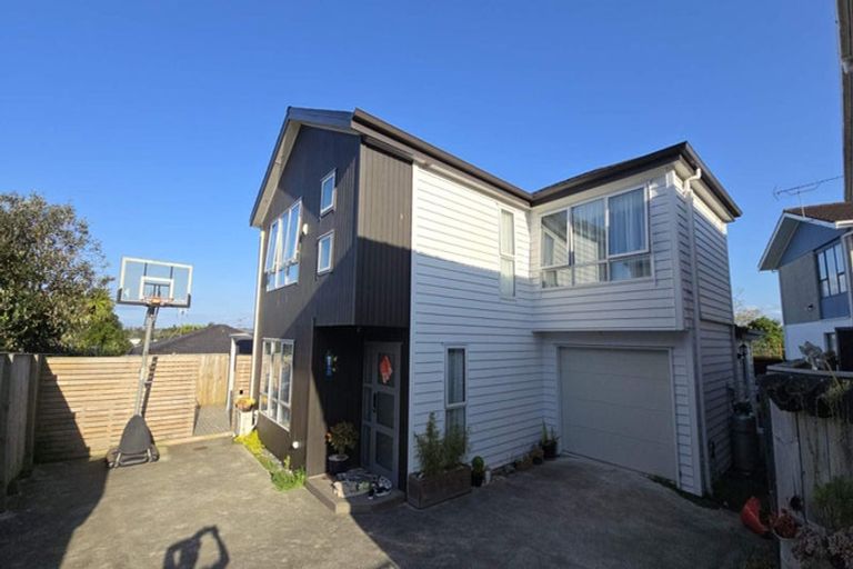 Photo of property in 37a La Trobe Street, Pakuranga Heights, Auckland, 2010