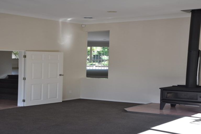 Photo of property in 23 Simon Owen Place, Golflands, Auckland, 2013