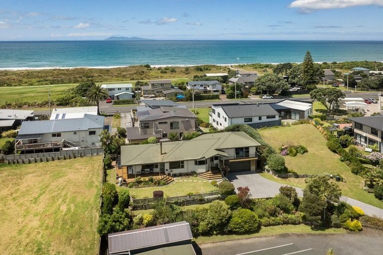 Photo of property in 6 Hanlen Avenue, Waihi Beach, 3611