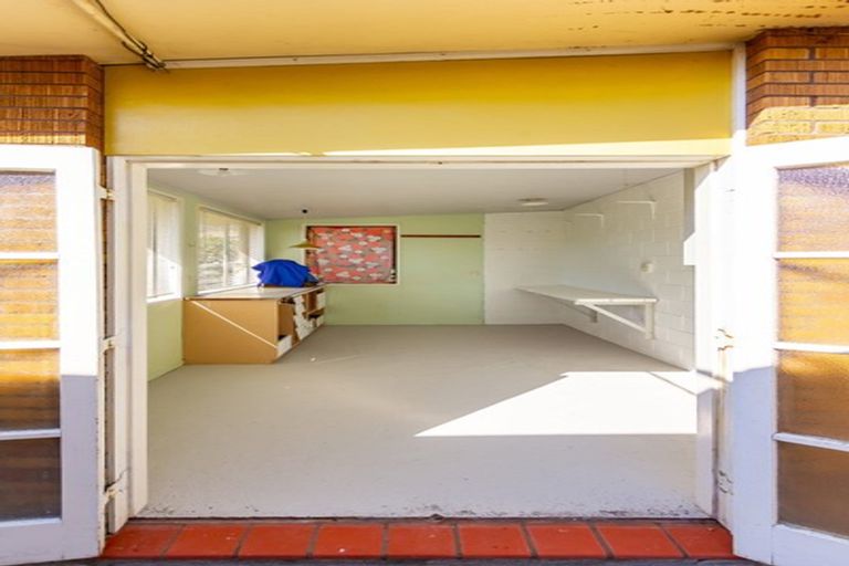 Photo of property in 6 Leatham Avenue, Strandon, New Plymouth, 4312