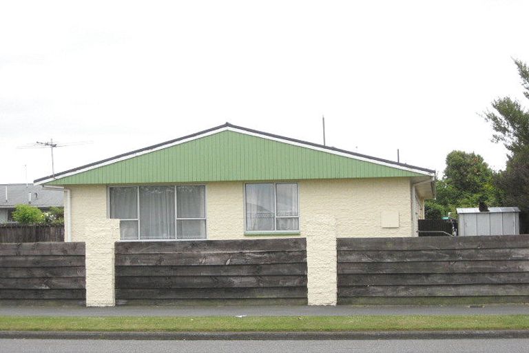 Photo of property in 1/26 Queenspark Drive, Parklands, Christchurch, 8083