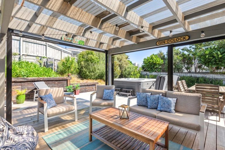 Photo of property in 41 Quadrant Heights, Paraparaumu, 5032