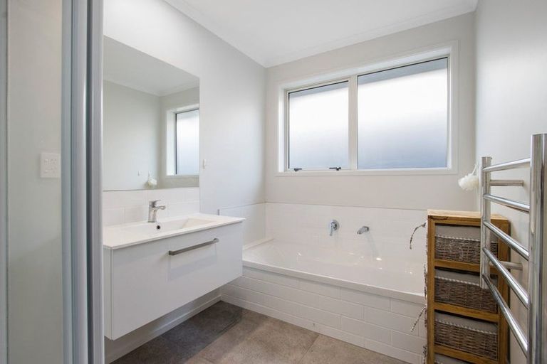 Photo of property in 87 Sentinel Avenue, Omokoroa, 3114